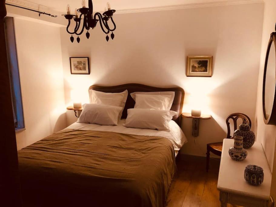Le "Pied A Terre" - Appartement Plein Centre Avec Parking Prive Bourges Ngoại thất bức ảnh