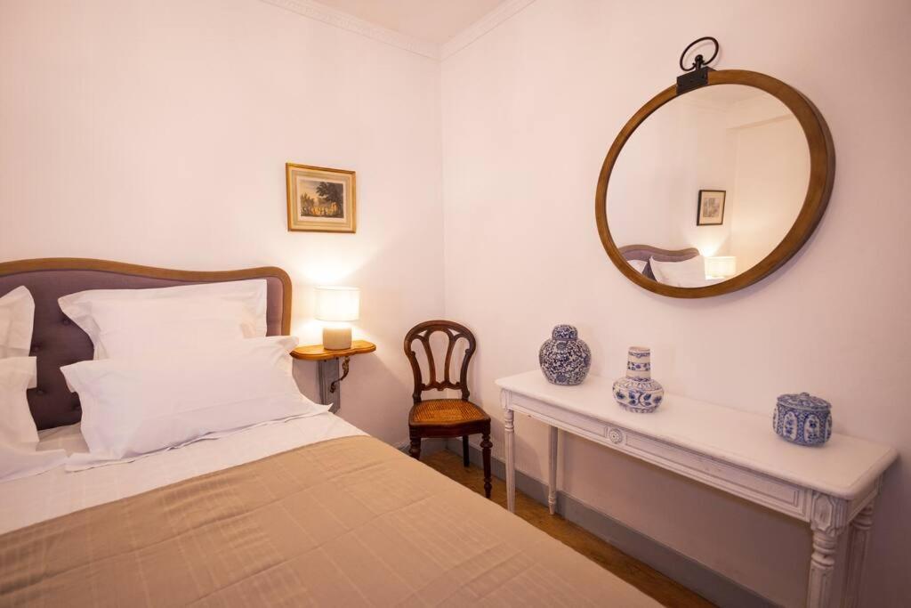Le "Pied A Terre" - Appartement Plein Centre Avec Parking Prive Bourges Ngoại thất bức ảnh